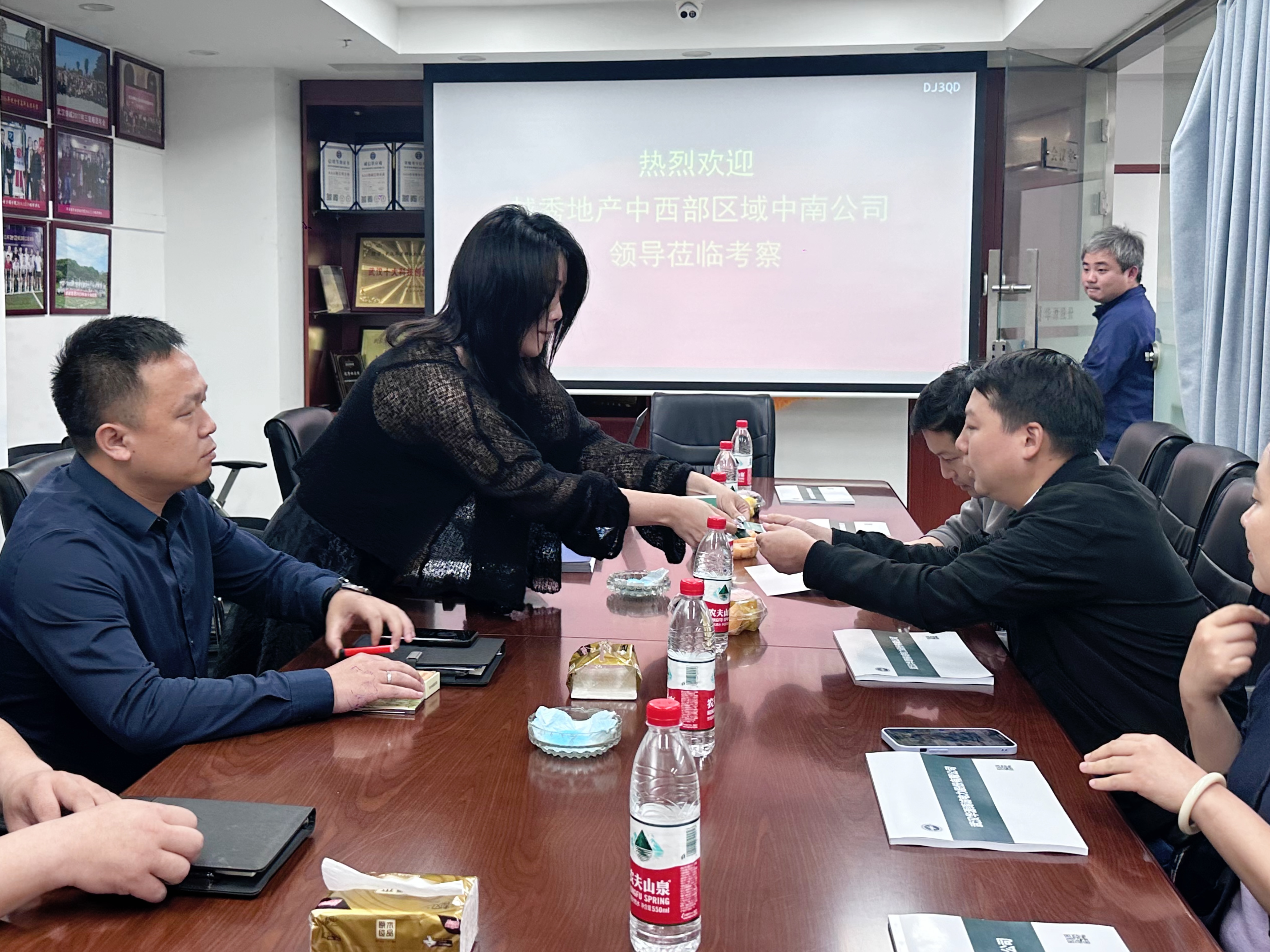 熱烈歡迎！越秀地產(chǎn)中西部地域中南公司各位領(lǐng)導(dǎo)蒞臨我司考察！