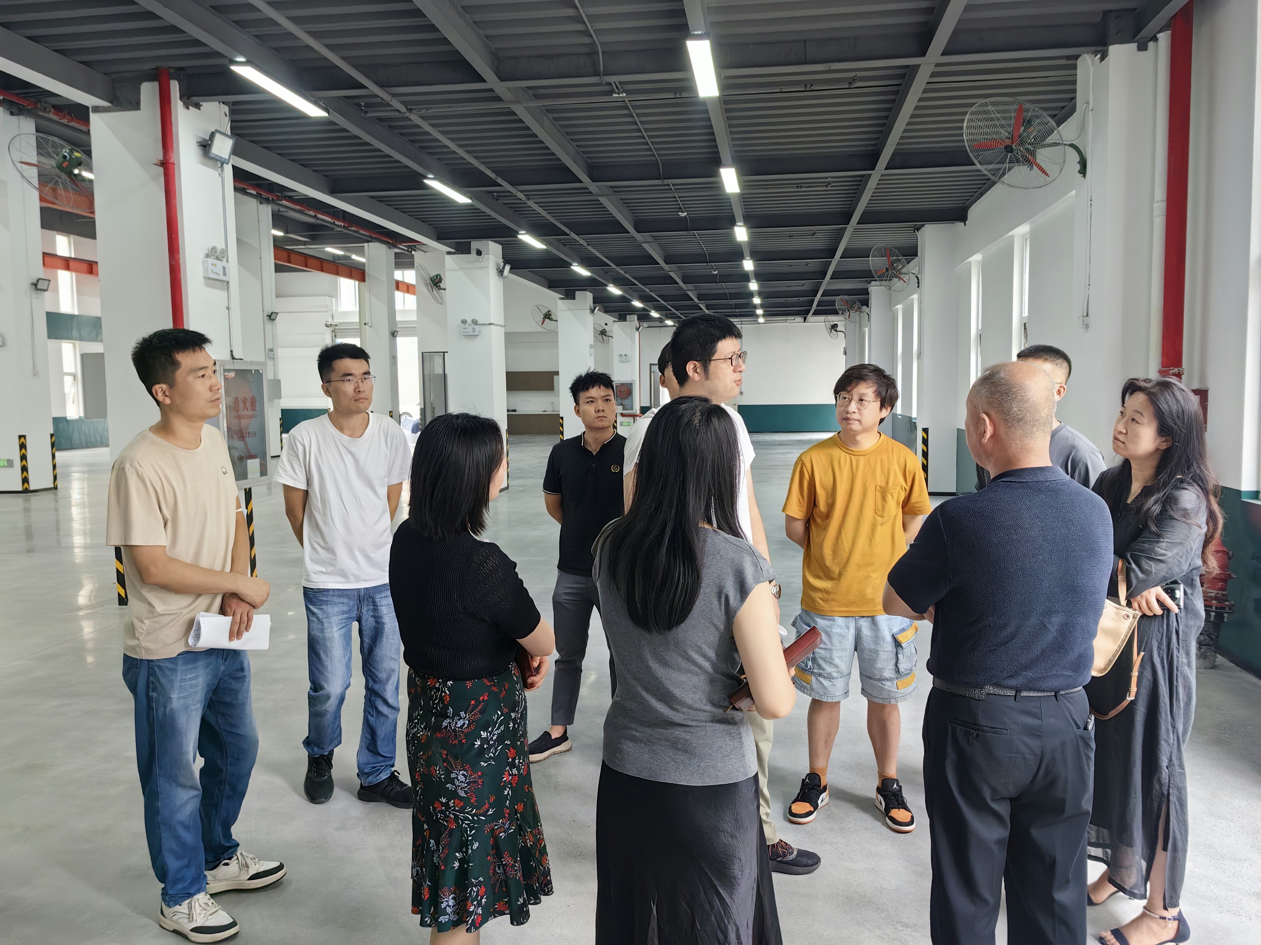 江夏區(qū)多部門聯(lián)合考察金地威新入園企業(yè),助力企業(yè)高質量發(fā)展 江夏區(qū)多部門聯(lián)合考察金地威新入園企業(yè),助力企業(yè)高質量發(fā)展